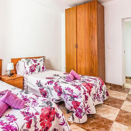 Beautiful Apartment In Cordoba With Kitchenette מראה חיצוני תמונה